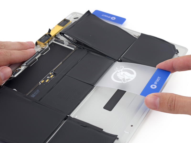 Illustration for article titled An Inside Look at the New MacBook's Weird-Ass Slim Battery